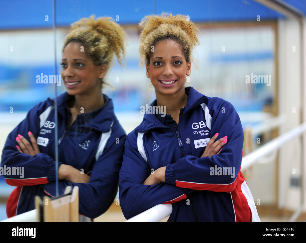 Danusia Francis si pone come la squadra inglese Ginnastica femminile Senior European Championship tenere una sessione di allenamento al Lilleshall National Sports Center, Shropshire Foto Stock