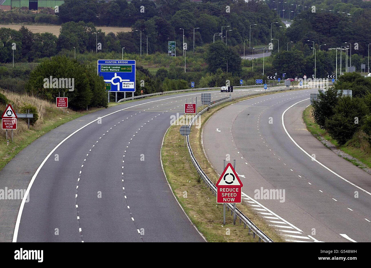 La rara vista di una strada di collegamento praticamente deserta M25 a Watford, mentre la carenza di carburante a livello nazionale continua. Foto Stock