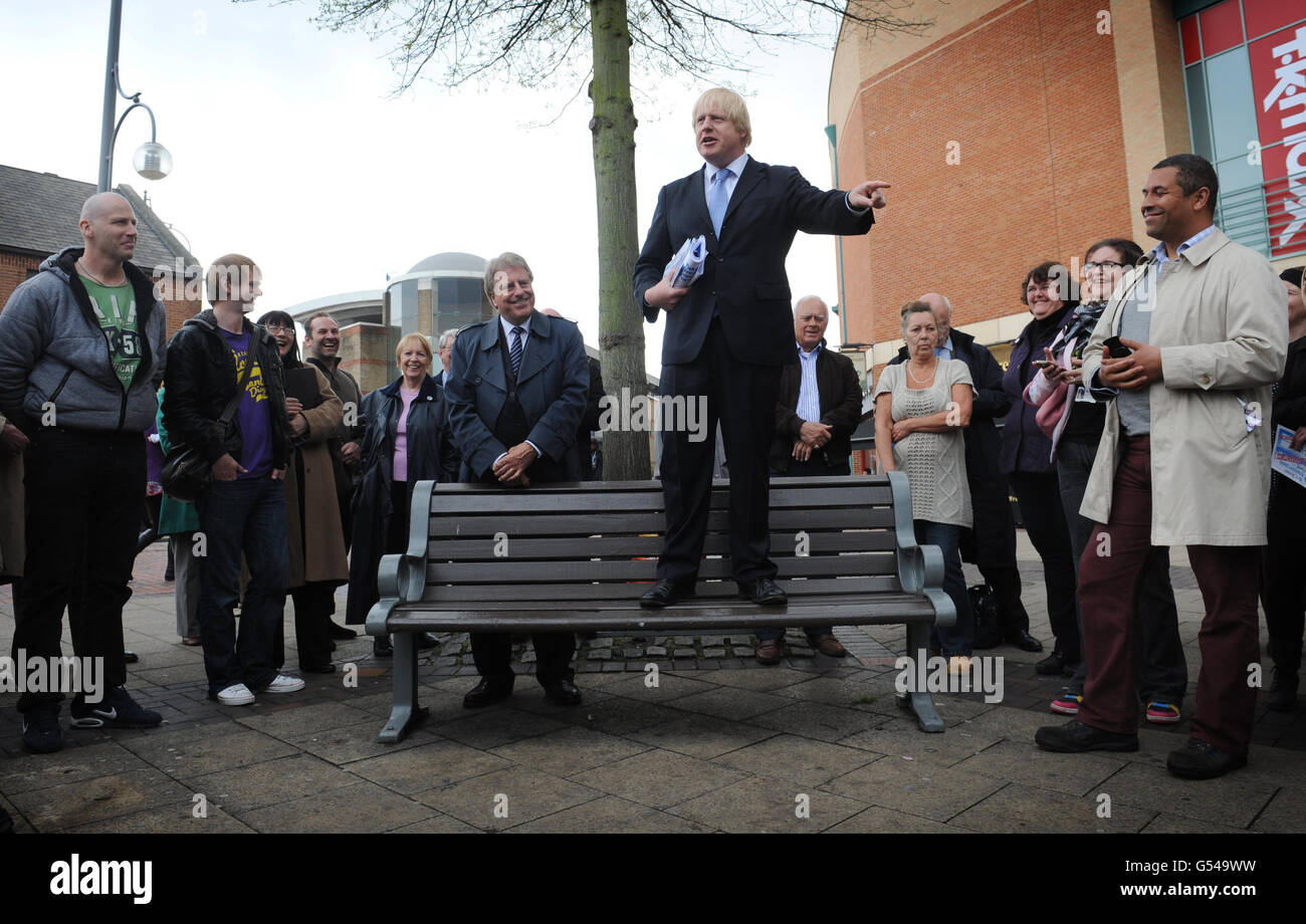Il Sindaco di Londra Boris Johnson lancia oggi il suo manifesto completo per la rielezione nel centro commerciale di Bexleheath a Kent, in vista delle elezioni mayoral di giovedì. Foto Stock