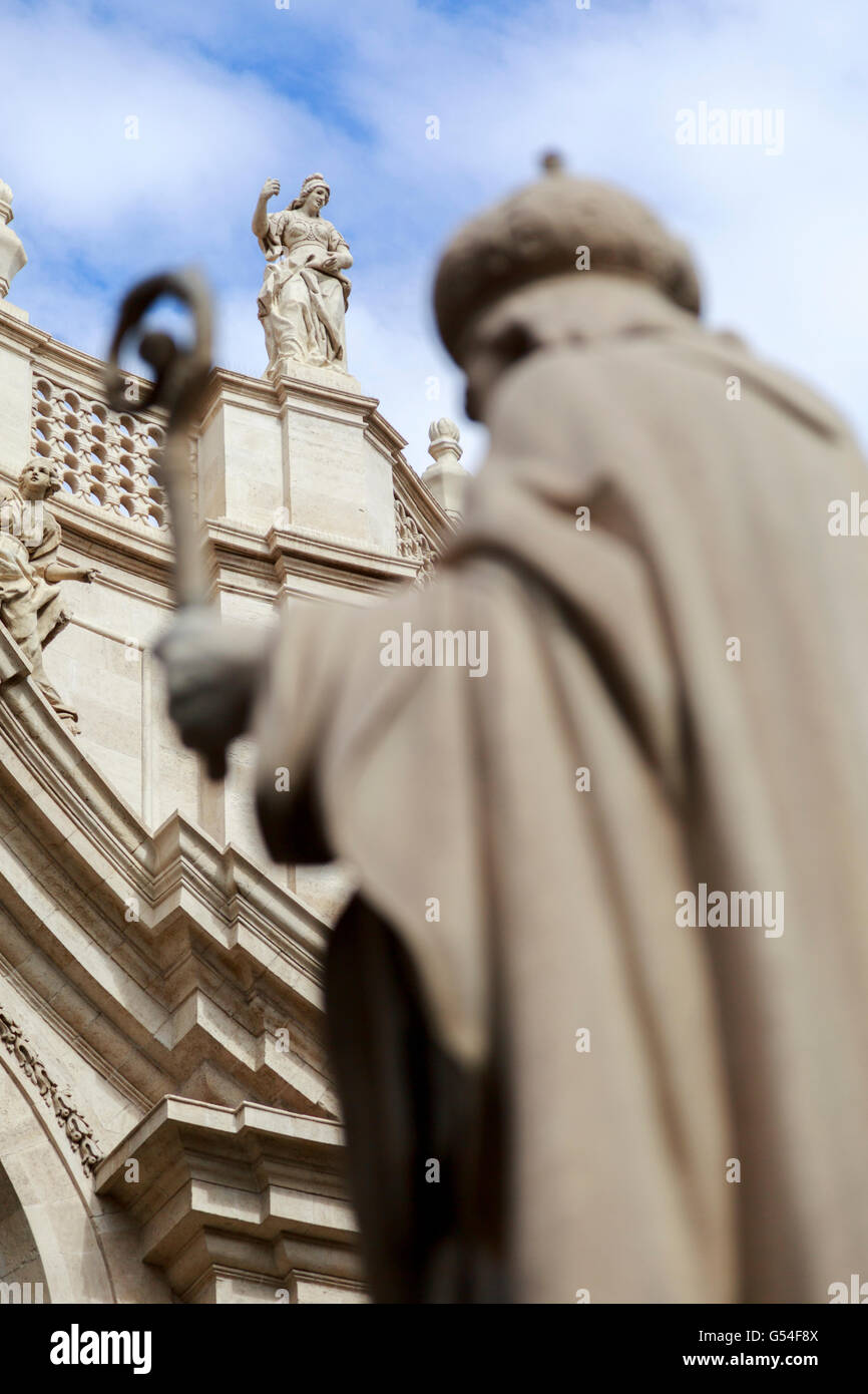 Die Badia di Sant' Agata, eine ehemalige Abtei mit einer Barockkirche, Catania, Sizilien, Italien Foto Stock