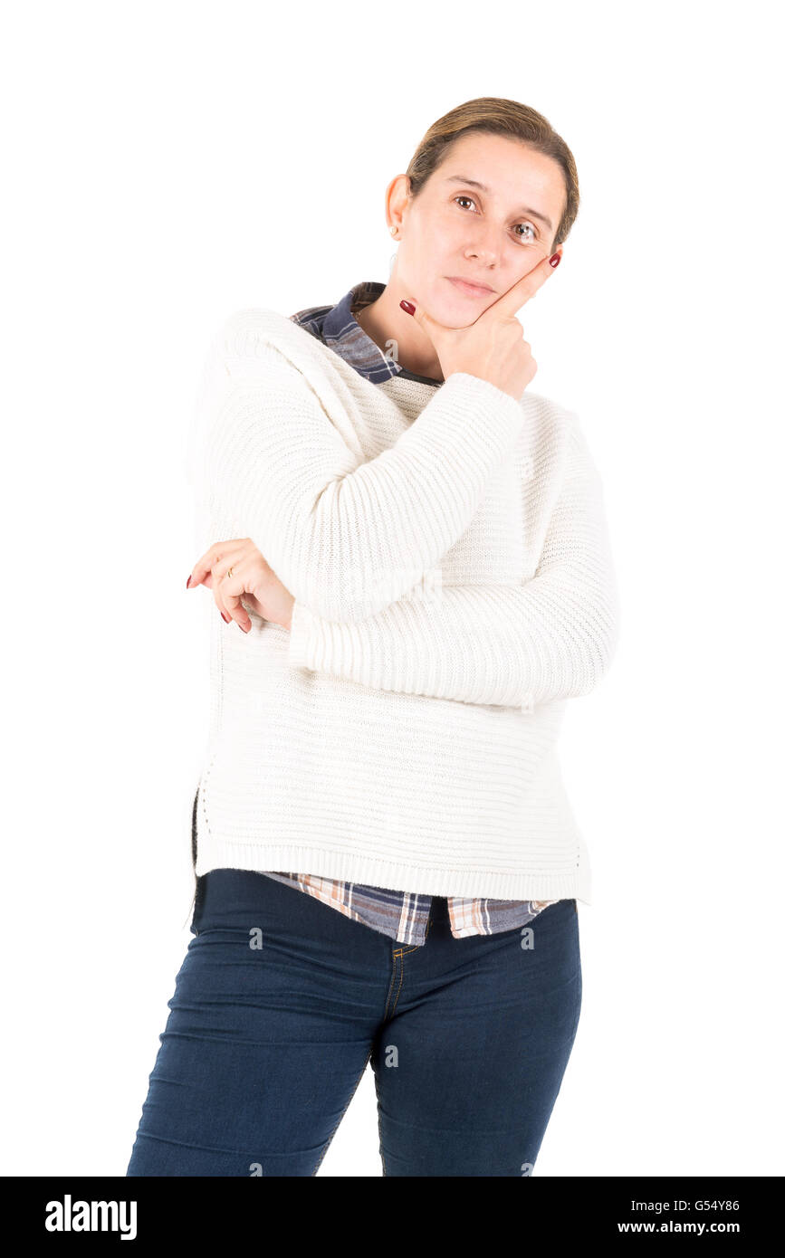 Casual giovane donna pensando isolato in uno sfondo bianco Foto Stock