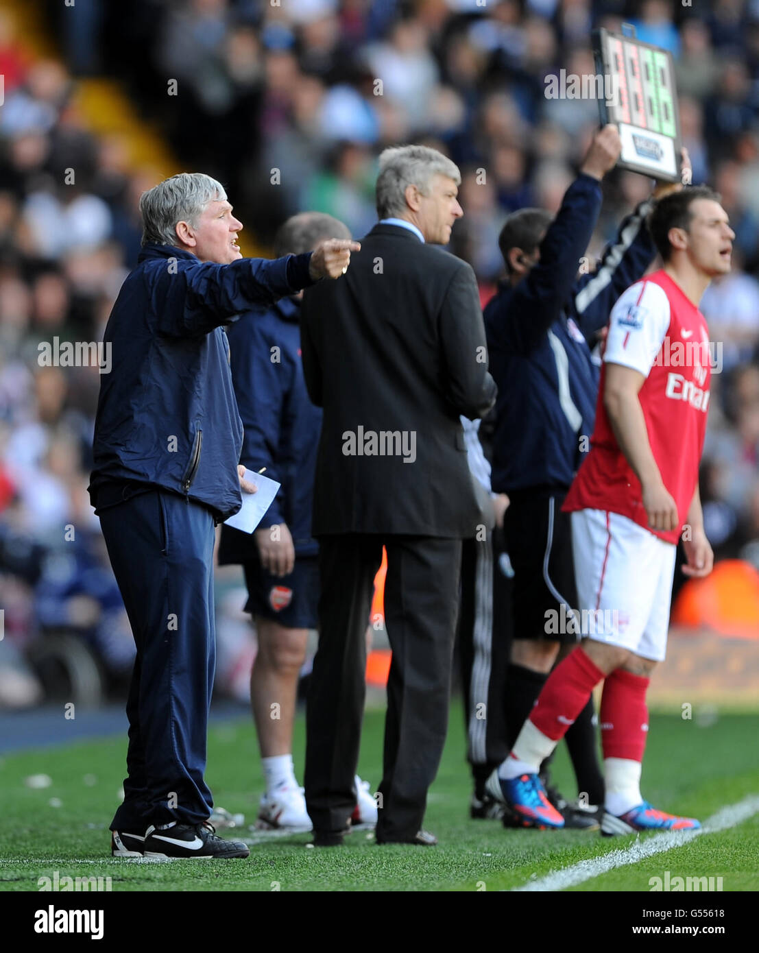 Calcio - Barclays Premier League - West Bromwich Albion / Arsenal - The Hawthorns. Pat Rice dell'Arsenal (a sinistra) durante la sua ultima partita contro West Bromwich Albion Foto Stock