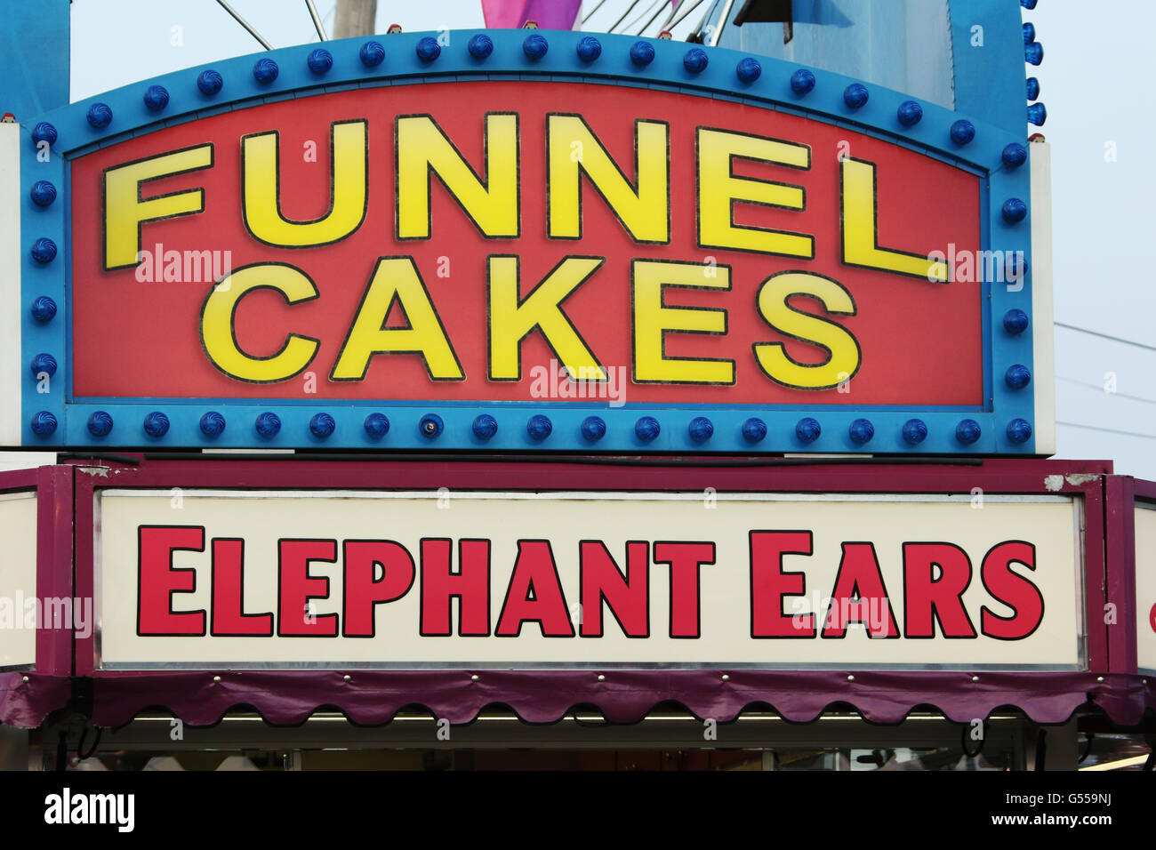 Imbuto torte. Le orecchie di elefante. Segno. Canfield fiera. Mahoning County Fair. Canfield, Youngstown, Ohio, Stati Uniti d'America. Foto Stock