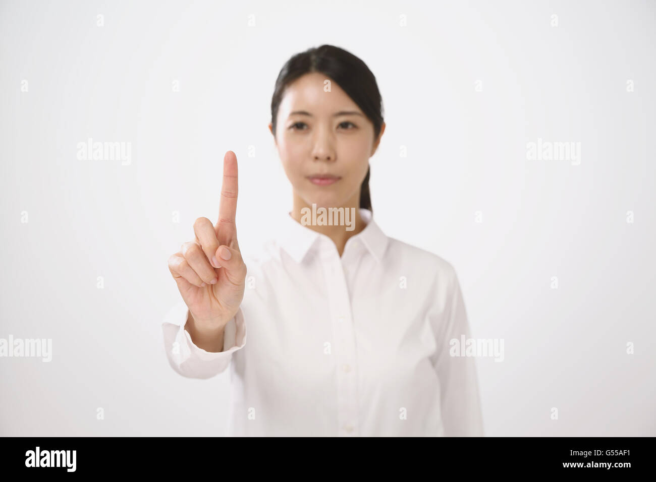 Donna giapponese di eseguire toccare gesto Foto Stock