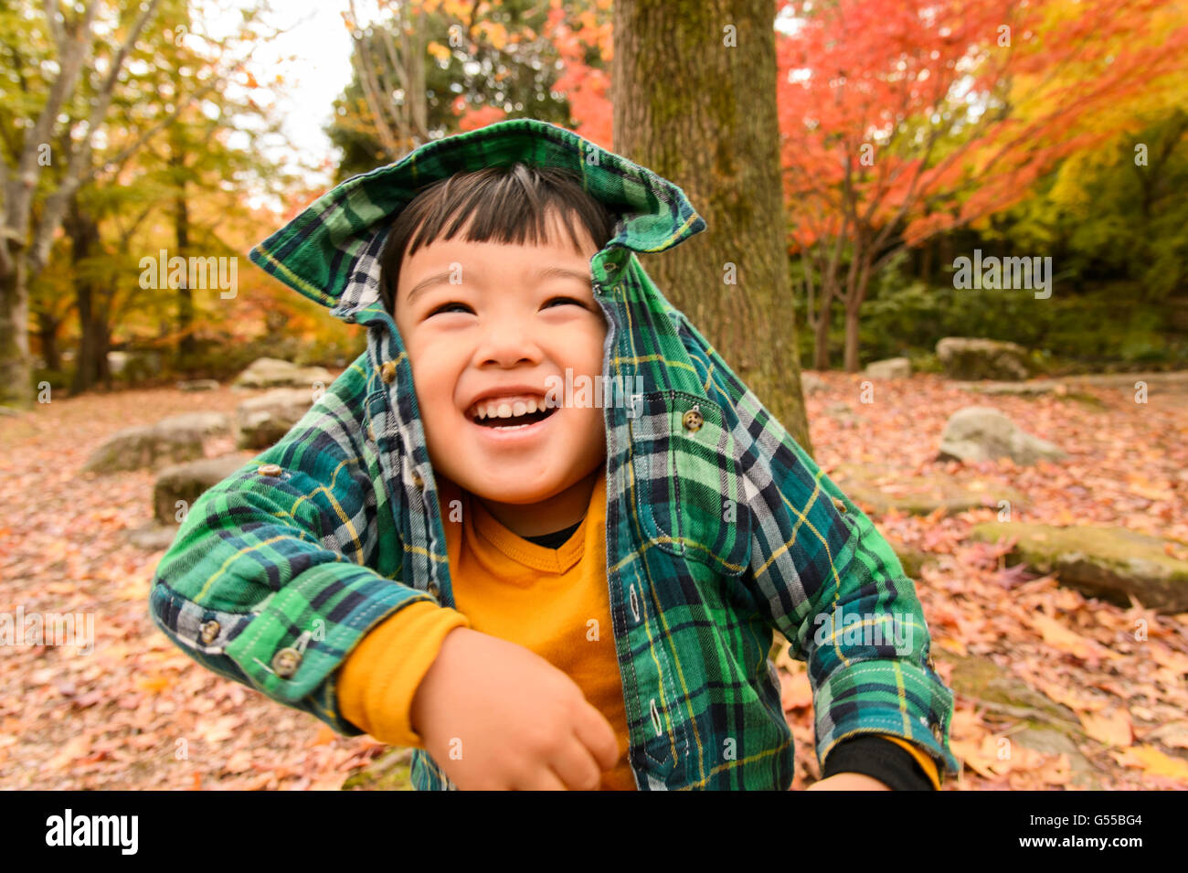 Kid giocando in un parco Foto Stock