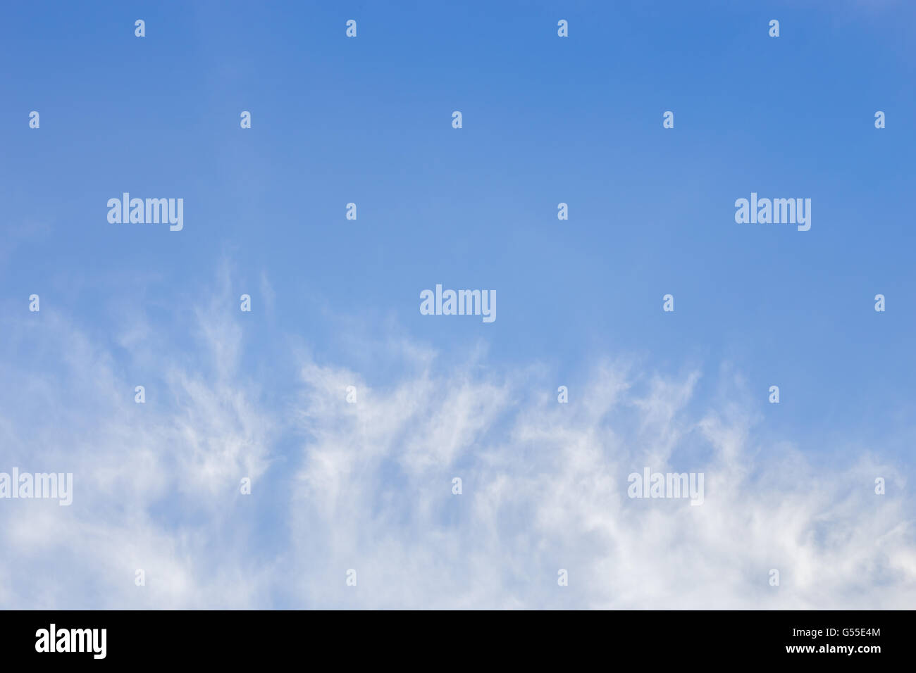 Cirrus cloud sul cielo blu ,natura sfondo astratto Foto Stock
