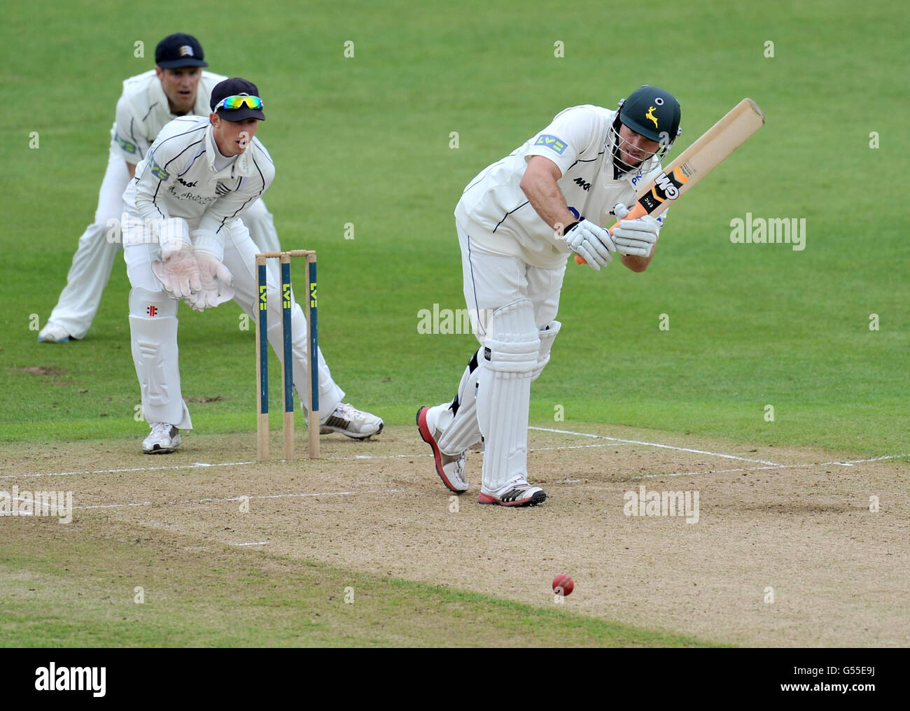 Michael Lumb di Nottinghamshire batte durante il campionato della contea di LV, la prima divisione a Trent Bridge, Nottingham. Foto Stock