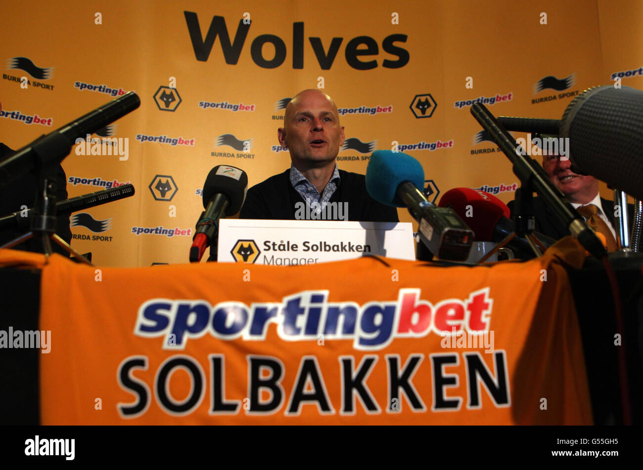 New Wolverhampton Wanderers, direttore Stale Solbakken, parla durante una conferenza stampa al Molineux, Wolverhampton. Foto Stock