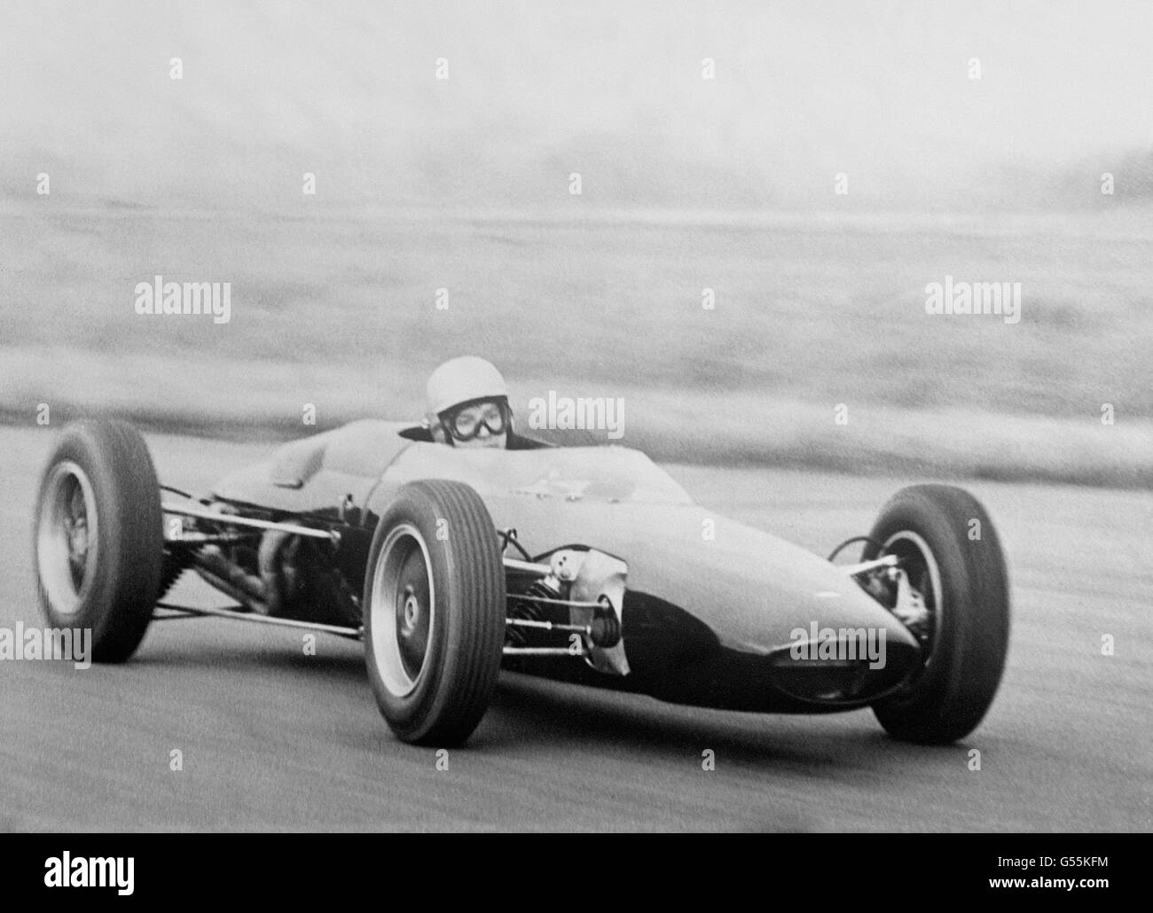 John Surtees prova la nuova Lola Mk4 Climax Formula uno L'auto sarà inserita nel Campionato del mondo 1962 entro Bowmaker-Yeoman Racing Foto Stock