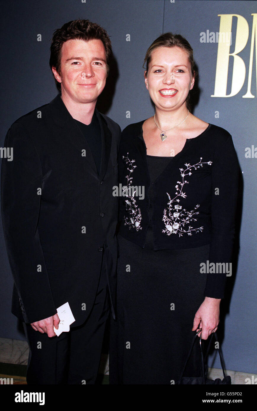 Cantante Rick Astley al Dorchester Hotel di Londra, per i BMI London Awards. La canzone di Astley "Together Forever" ha vinto il 2 Million Performance Award. I premi sono assegnati alle canzoni che hanno ricevuto la maggior parte di radio e TV airplay negli Stati Uniti. Foto Stock
