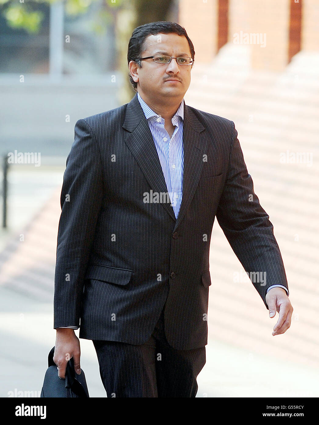 Causa del tribunale del Dr. Rajendra Kokkarne. Rajendra Kokkarne arriva al Leeds Crown Court. Foto Stock