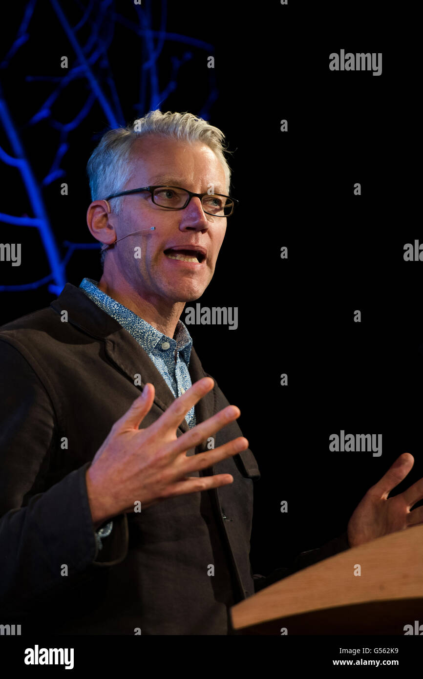 Tom Holland, autore della Rubicone: il trionfo e tragedia della Repubblica Romana e presentatore di BBC Radio 4's fare la storia. La Hay Festival della letteratura e delle arti, Hay on Wye, Powys, Wales UK, 01 giugno 2016 Foto Stock