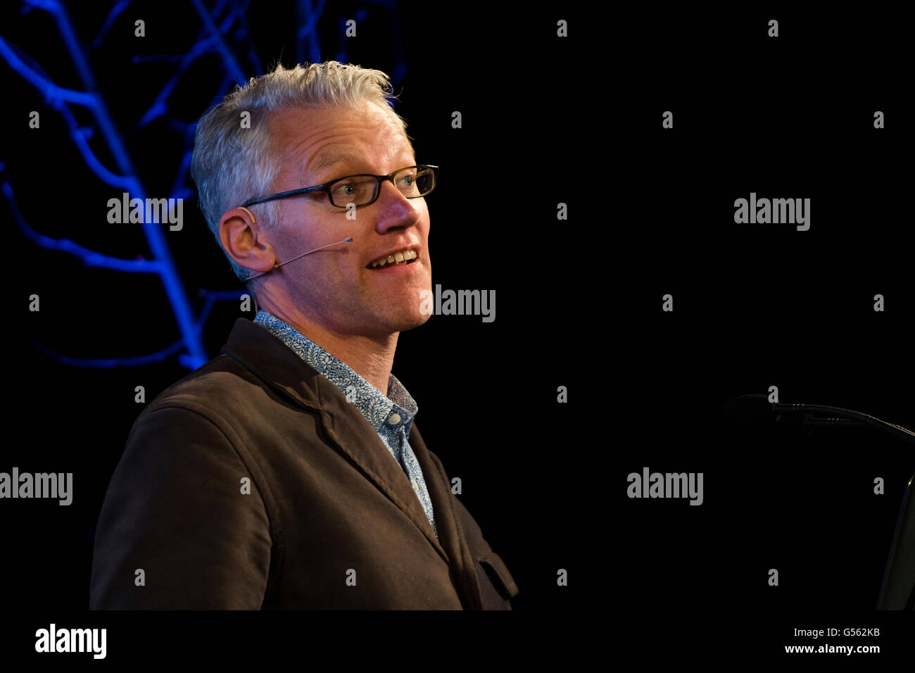 Tom Holland, autore della Rubicone: il trionfo e tragedia della Repubblica Romana e presentatore di BBC Radio 4's fare la storia. La Hay Festival della letteratura e delle arti, Hay on Wye, Powys, Wales UK, 01 giugno 2016 Foto Stock