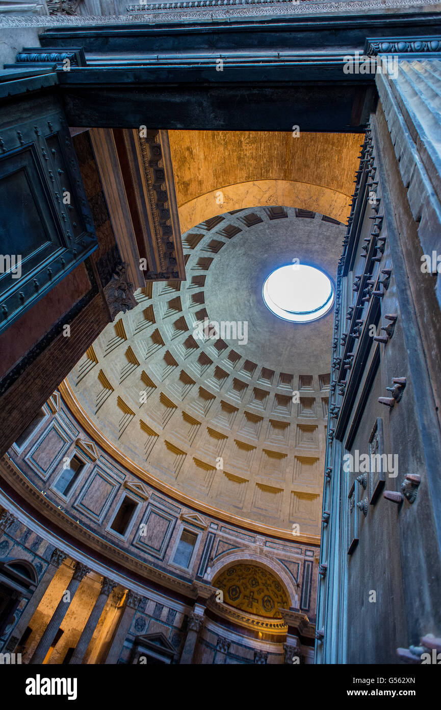 Porta al Pantheon Roma Foto Stock