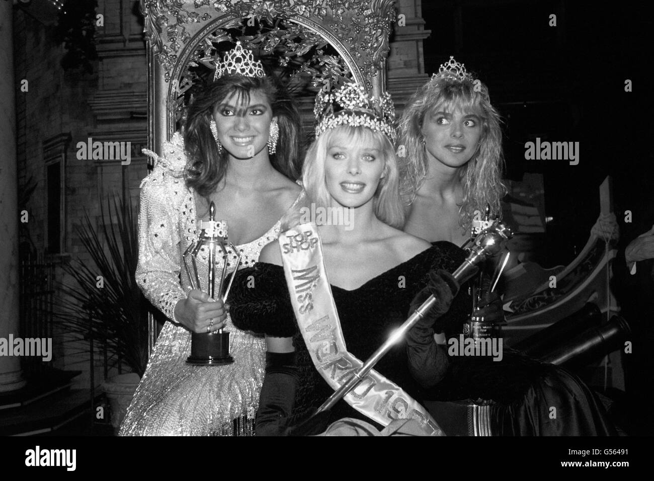 Miss World Ulla Weigerstorfer, 20, dall'Austria con i secondi classificati Albani Josefina Losanda Jimenes, 22, da Venesuela e al terzo posto Anna Margret Jonsdottir , 21, dall'Islanda. Foto Stock