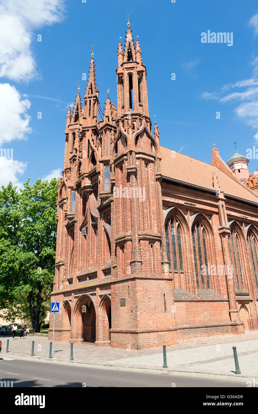 Chiesa di Sant'Anna e i santi Francesco e Bernardino Chiesa di Vilnius, Lituania. Foto Stock