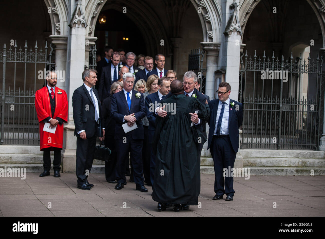 Londra, Regno Unito. Xx Giugno, 2016. Ombra Segretario degli esteri Hilary Benn lascia St Margarets chiesa in Westminster, a seguito di un servizio speciale in memoria di Jo Cox. Jo Cox è stato ucciso nella sua circoscrizione elettorale di Batley e Spen il 16 giugno. Credito: Mark Kerrison/Alamy Live News Foto Stock