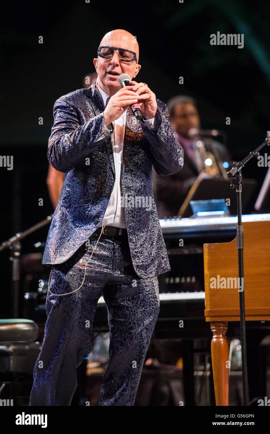 New York, NY, STATI UNITI D'AMERICA. Xx Giugno, 2016. Paul Shaffer sul palco per City Parks Foundation 2016 - Gala Concerto, Rumsey Commemorazione nel Central Park di New York, NY Giugno 20, 2016. Credito: Steven Ferdman/Everett raccolta/Alamy Live News Foto Stock