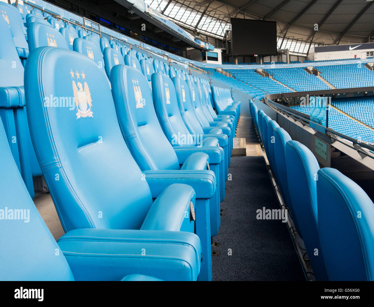 Posti a sedere all'interno Etihad Stadium Manchester City Football Club  Regno Unito Foto stock - Alamy