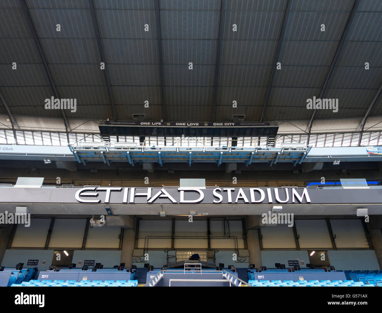 Posti a sedere all'interno Etihad Stadium Manchester City Football Club Regno Unito Foto Stock