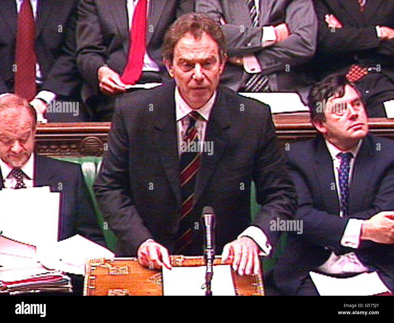 Il primo Ministro Tony Blair alla Camera dei Comuni, discute dei risultati del vertice UE di Nizza. In precedenza ha chiesto di porre fine alle lotte internotturne tra i leader dell'Unione europea dopo i loro ultimi colloqui maratonieri a Nizza. * Blair ha affermato che l'Unione ha dovuto cambiare il modo in cui ha condotto i suoi affari, dopo che il vertice cruciale volto a spianare la strada all'allargamento dell'Unione si è finalmente concluso alle 3.25 dopo cinque giorni di discussioni su questioni complesse. Foto Stock