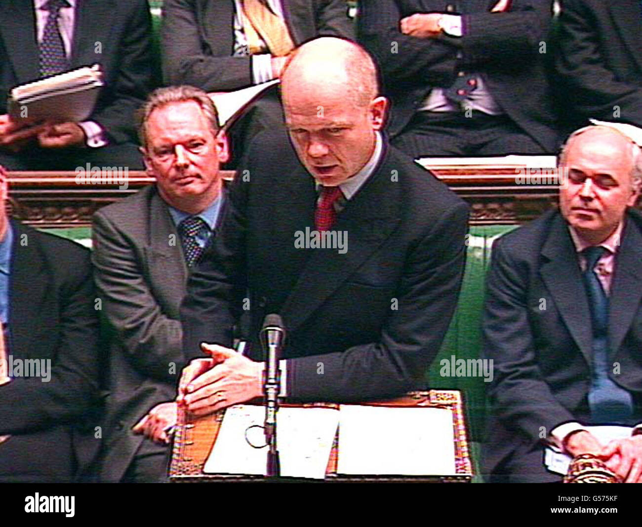 Leader dell'opposizione William Hague alla Camera dei Comuni, rispondendo a Blair sui risultati del vertice UE di Nizza. Foto Stock
