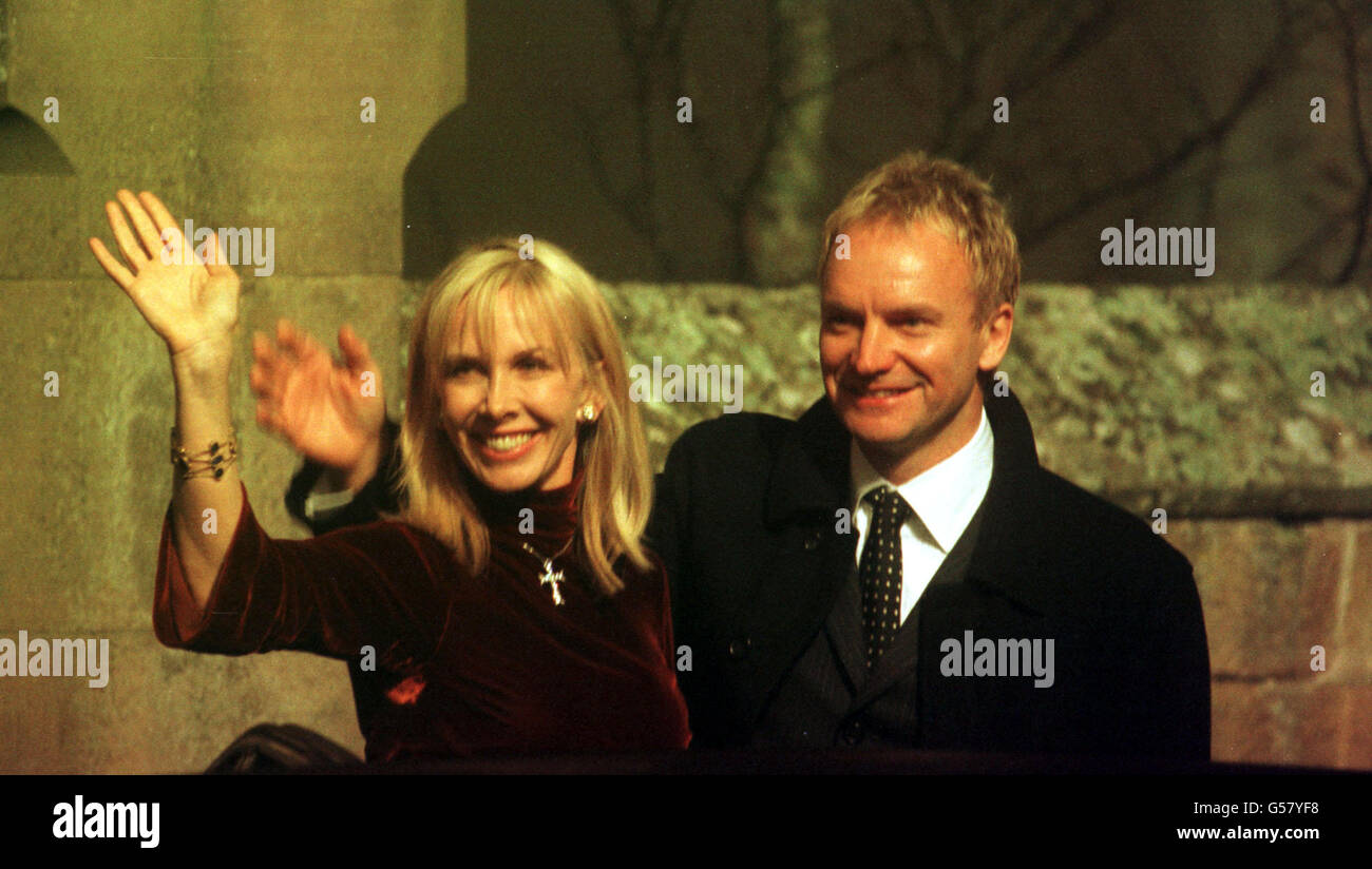 Trudie Styler e suo marito, cantante Sting, arrivarono per il battesimo del figlio di quattro mesi di Madonna e Guy Ritchie Rocco, alla Cattedrale di Dornoch, in Scozia, il giorno prima che Madonna e Guy si sposassero al castello di Skibo. Foto Stock