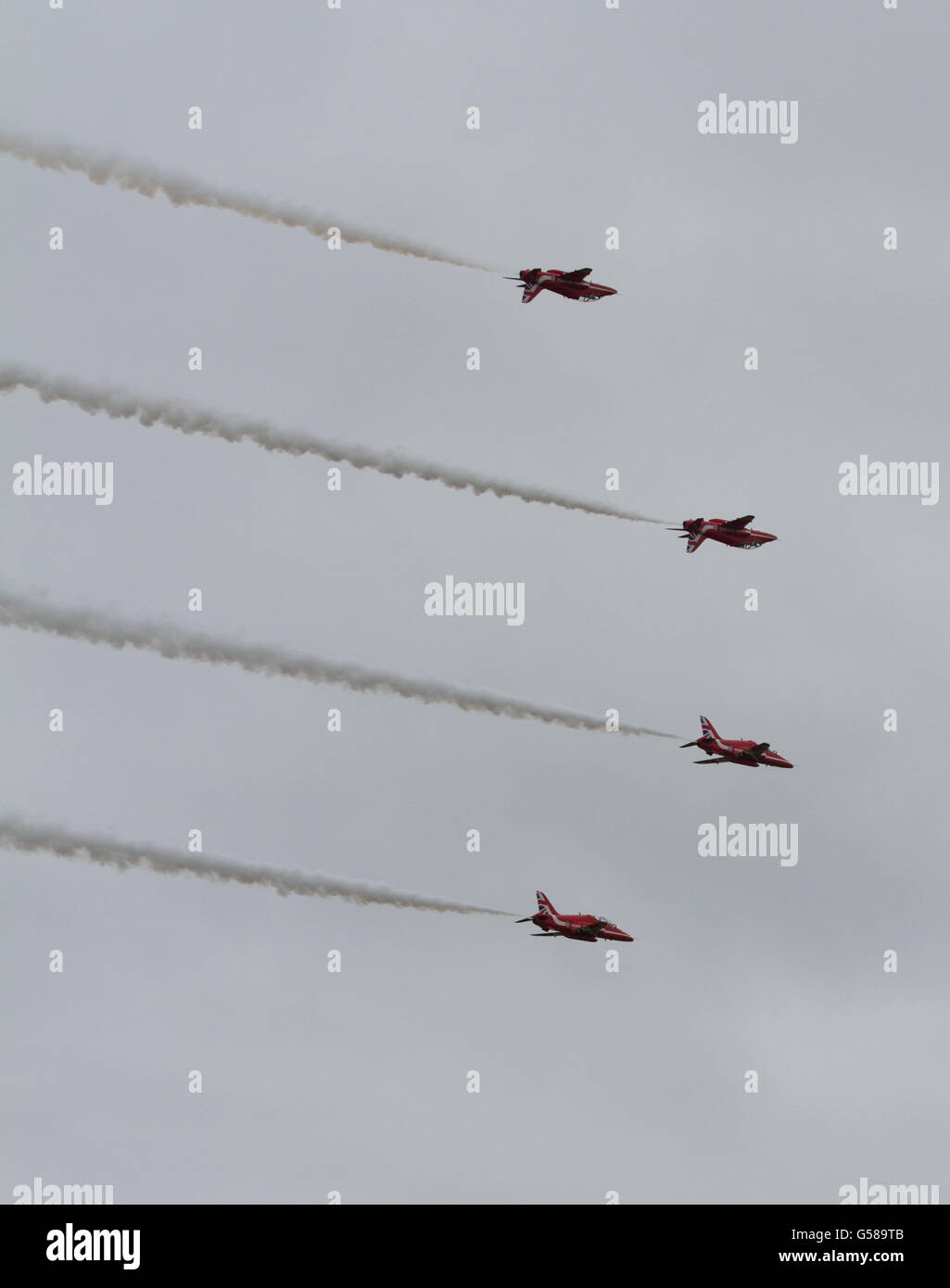 RAF Aerobatic Team Display, le frecce rosse - Rossi il mirroring Foto Stock