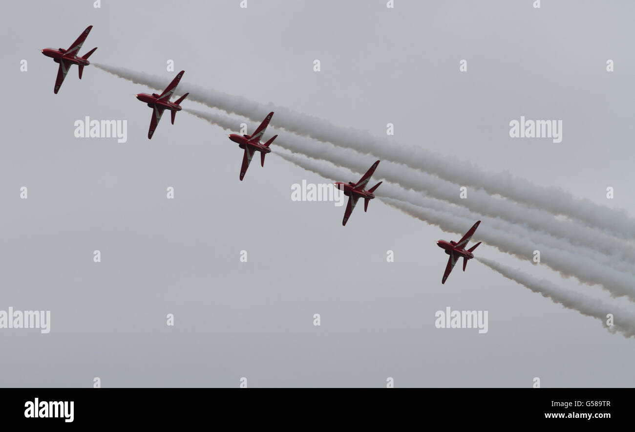 RAF Aerobatic Team Display, le frecce rosse - rossi 1-5 in linea Foto Stock