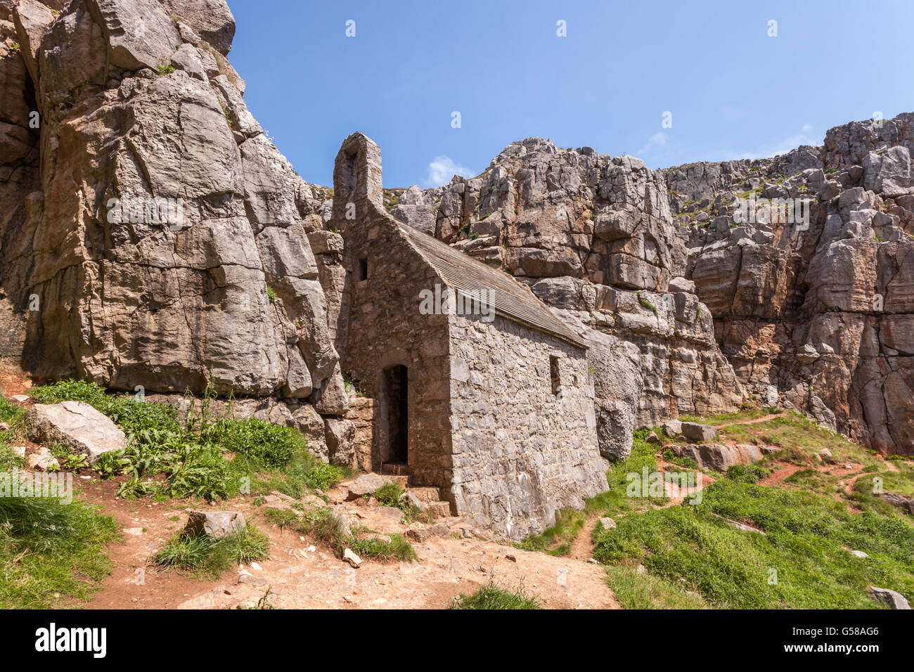 Il piccolo st govan's Chapel, South Pembrokeshire wales uk Foto Stock