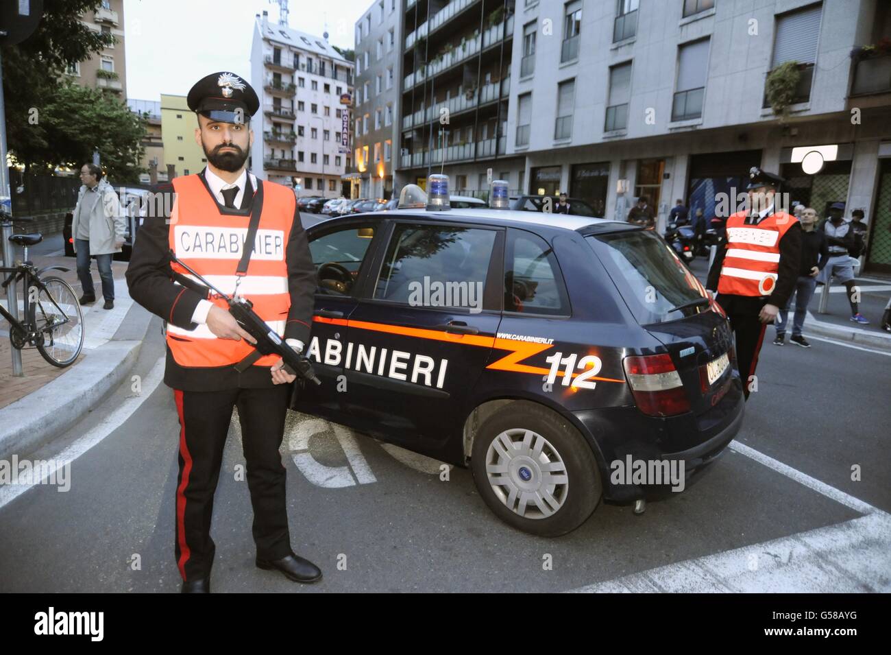 Milano (Italia), l'esercizio congiunto delle forze di polizia e di sicurezza nella simulazione di un attacco terroristico nella metropolitana. Foto Stock