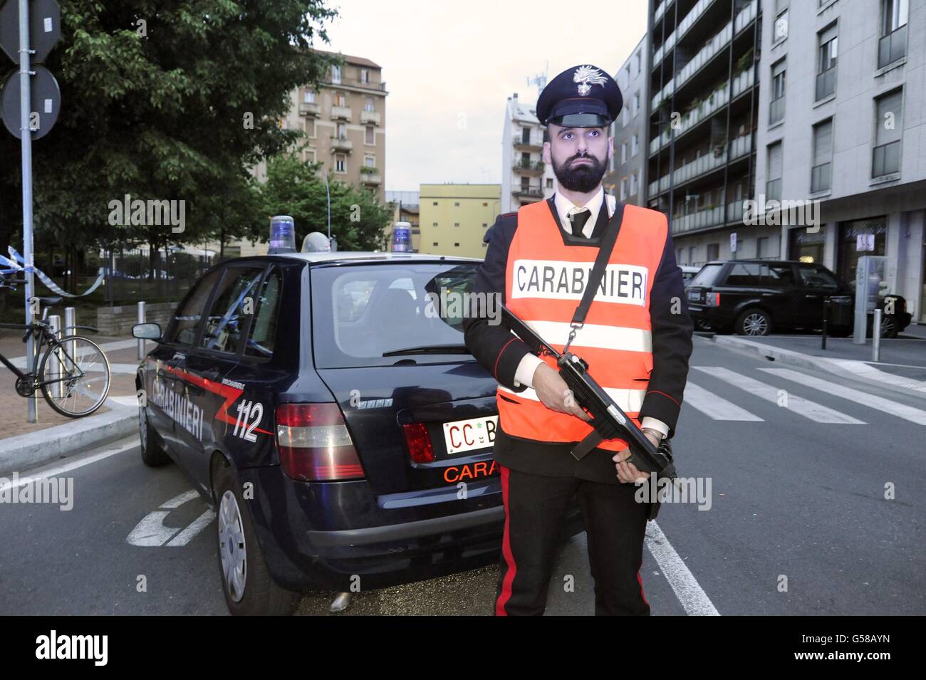 Milano (Italia), l'esercizio congiunto delle forze di polizia e di sicurezza nella simulazione di un attacco terroristico nella metropolitana. Foto Stock