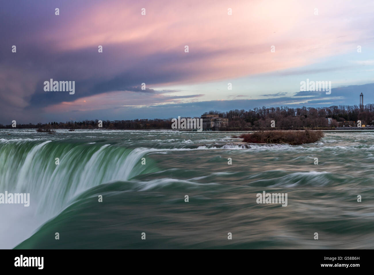 Cieli tempestosi sopra le cascate Horseshoe a Niagara Falls in Ontario, Canada , Foto Stock