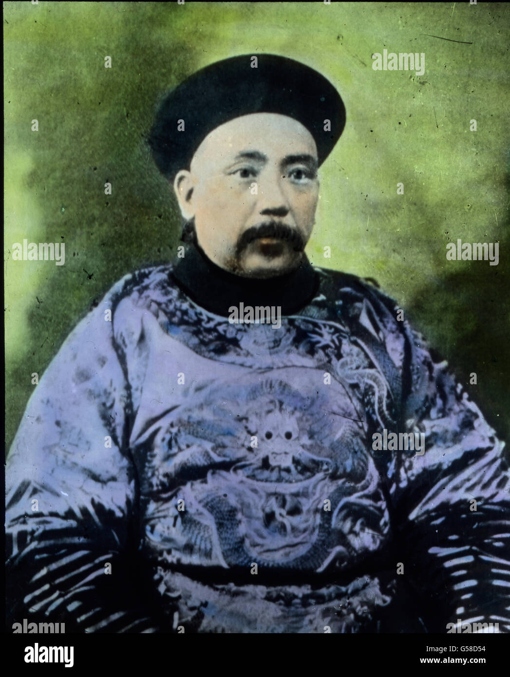 Yuan Shikai (1859 - 1916), chinesischer Militärführer und Politiker der Republik Cina. Viaggio in Cina, ritratto di Yuan Shikai, leader militare cinese e politico della Repubblica di Cina, storia, storico, Carl Simon, scivolo in vetro colorato a mano Foto Stock