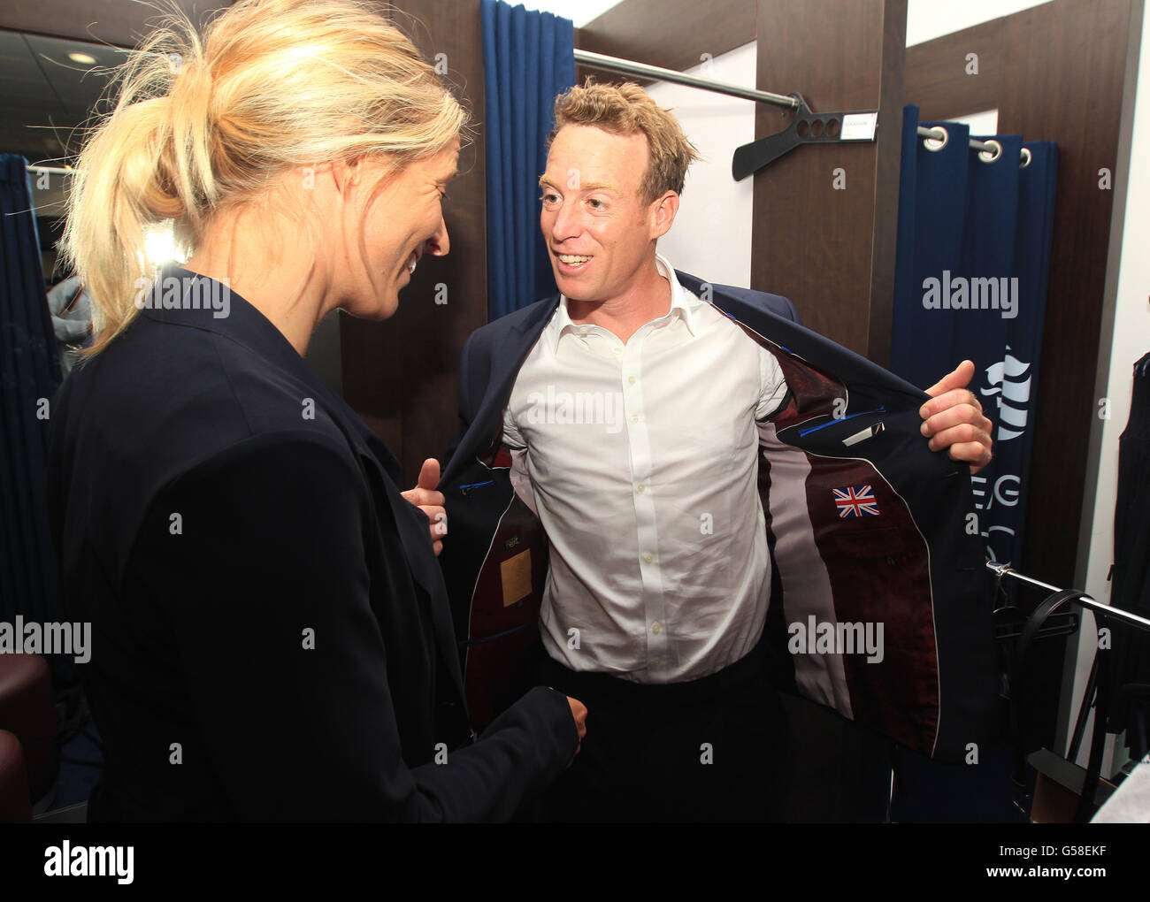 Olimpiadi - Olimpiadi di Londra 2012 - Team GB Kitting out - vela - Università di Loughborough. Saskia Clark e Paul Goodison durante la sessione di kitting out di Londra 2012 alla Loughborough University di Loughborough. Foto Stock