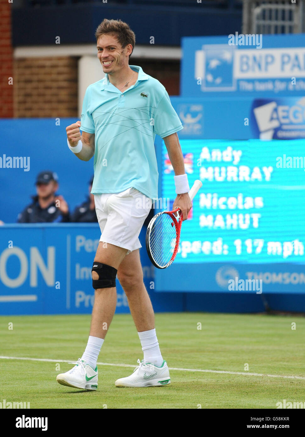 Nicolas Mahut in Francia celebra la vittoria contro Andy Murray in Gran Bretagna durante il terzo giorno dei Campionati AEGON al Queen's Club di Londra. Foto Stock