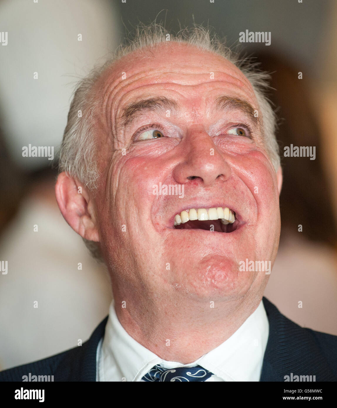 Lo chef Rick Stein è presente alla reception di Buckingham Palace, nel centro di Londra. La regina Elisabetta II e la duchessa di Cornovaglia hanno incontrato i vincitori del concorso "Cook for the Queen", che ha creato il menu servito presso un ricevimento a Buckingham Palace. Foto Stock