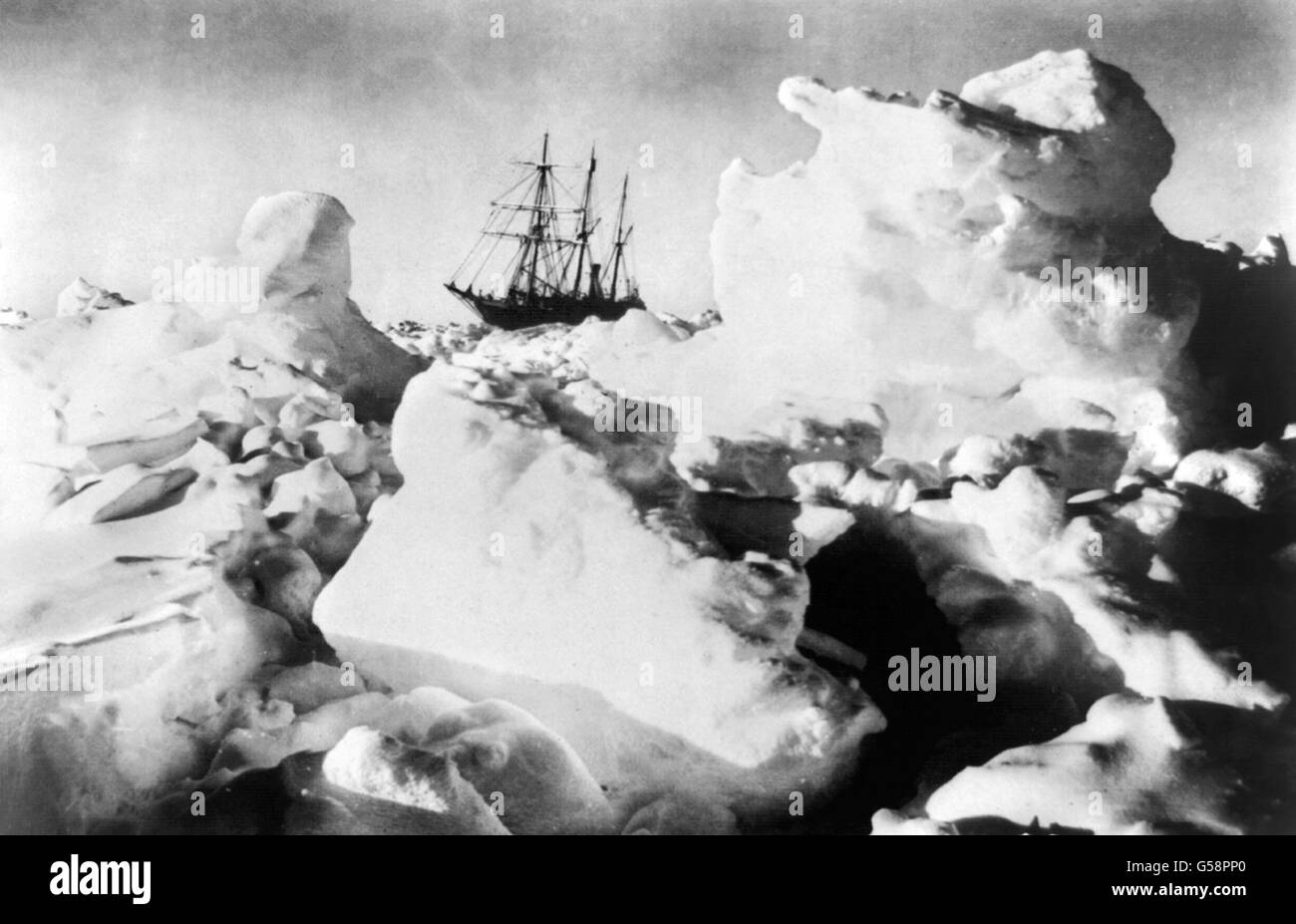 Ernest Shackleton, Endurance. Sir Ernest Shackleton, nave Endurance, intrappolati nel ghiaccio durante il 1914/15 Imperial Trans-Antarctic Expedition. Foto Stock