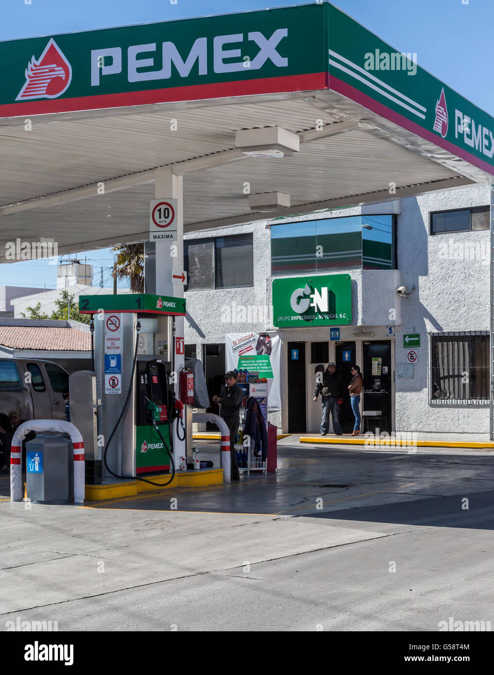 PEMEX gas station a Queretaro, in Messico. Petróleos Mexicanos è stato messicano di proprietà di conglomerato di petrolio. Foto Stock