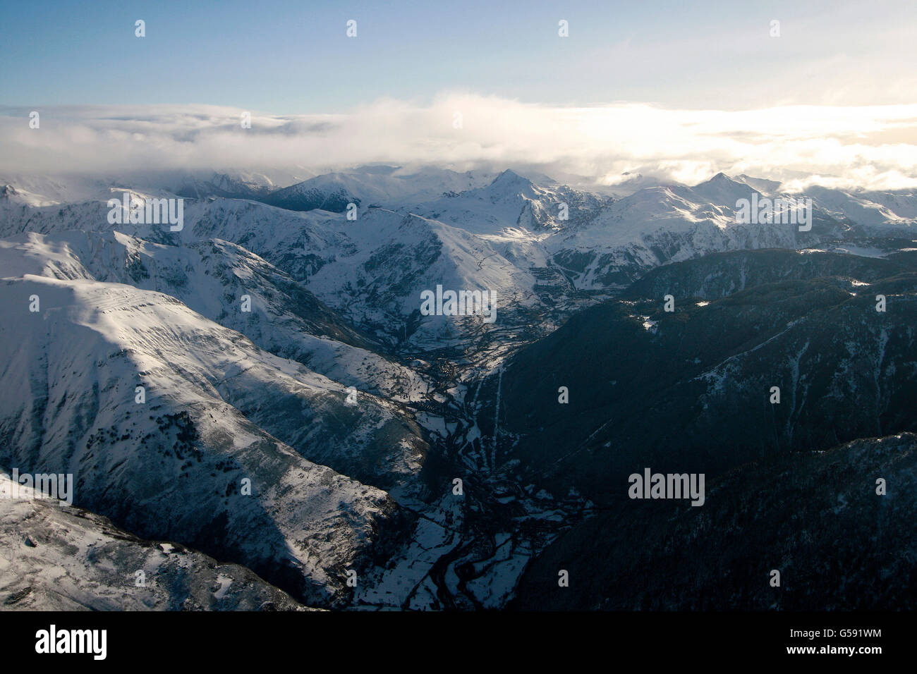 Salardu. Valle di Aran, vista aerea. Pirenei. Provincia di Lerida. La Catalogna. Spagna Foto Stock