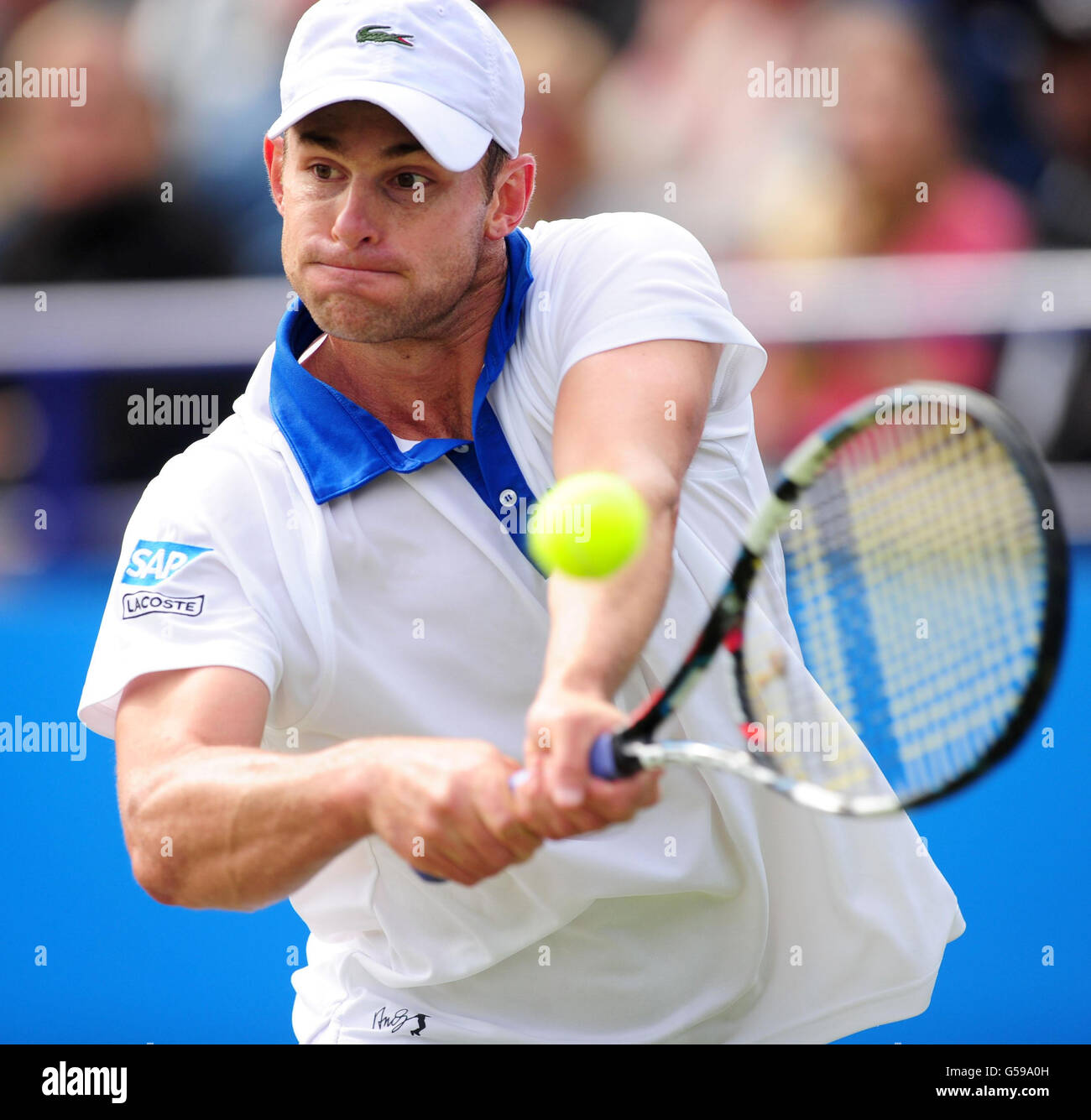 Andy Roddick degli Stati Uniti sta sconfiggendo Andreas Seppi dell'Italia durante il sesto giorno dell'AEGON International al Devonshire Park di Eastbourne. Foto Stock