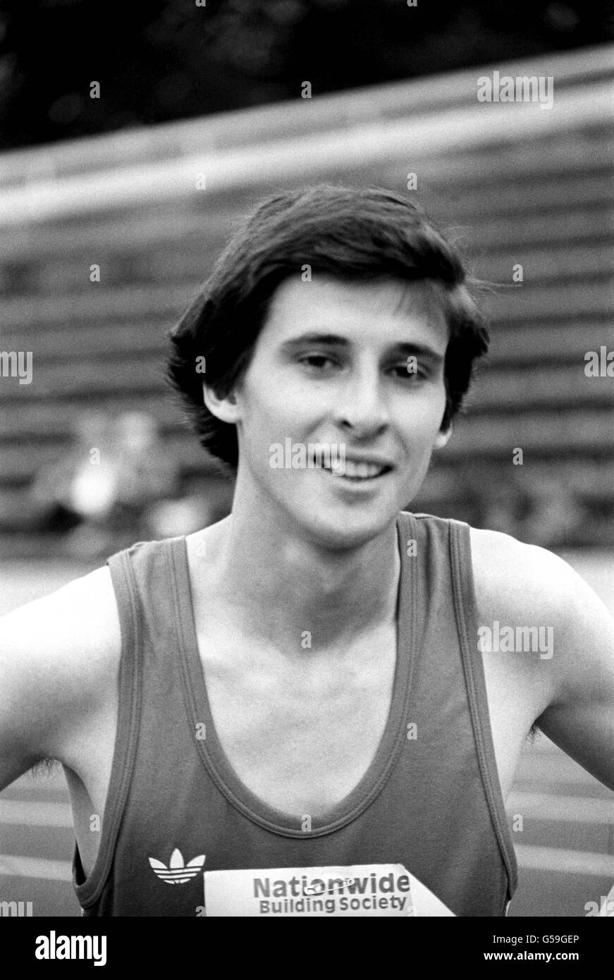 Atleta Sebastian Coe del Loughborough College, che ha battuto Filbert Bayi nel Emsley Carr Mile al Crystal Palace. Foto Stock