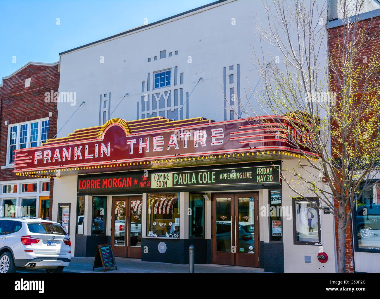 Il retro del teatro di Franklin, un edificio Art Deco, attrae esibizioni dal vivo sulla strada principale nel centro storico di Franklin, TN Foto Stock