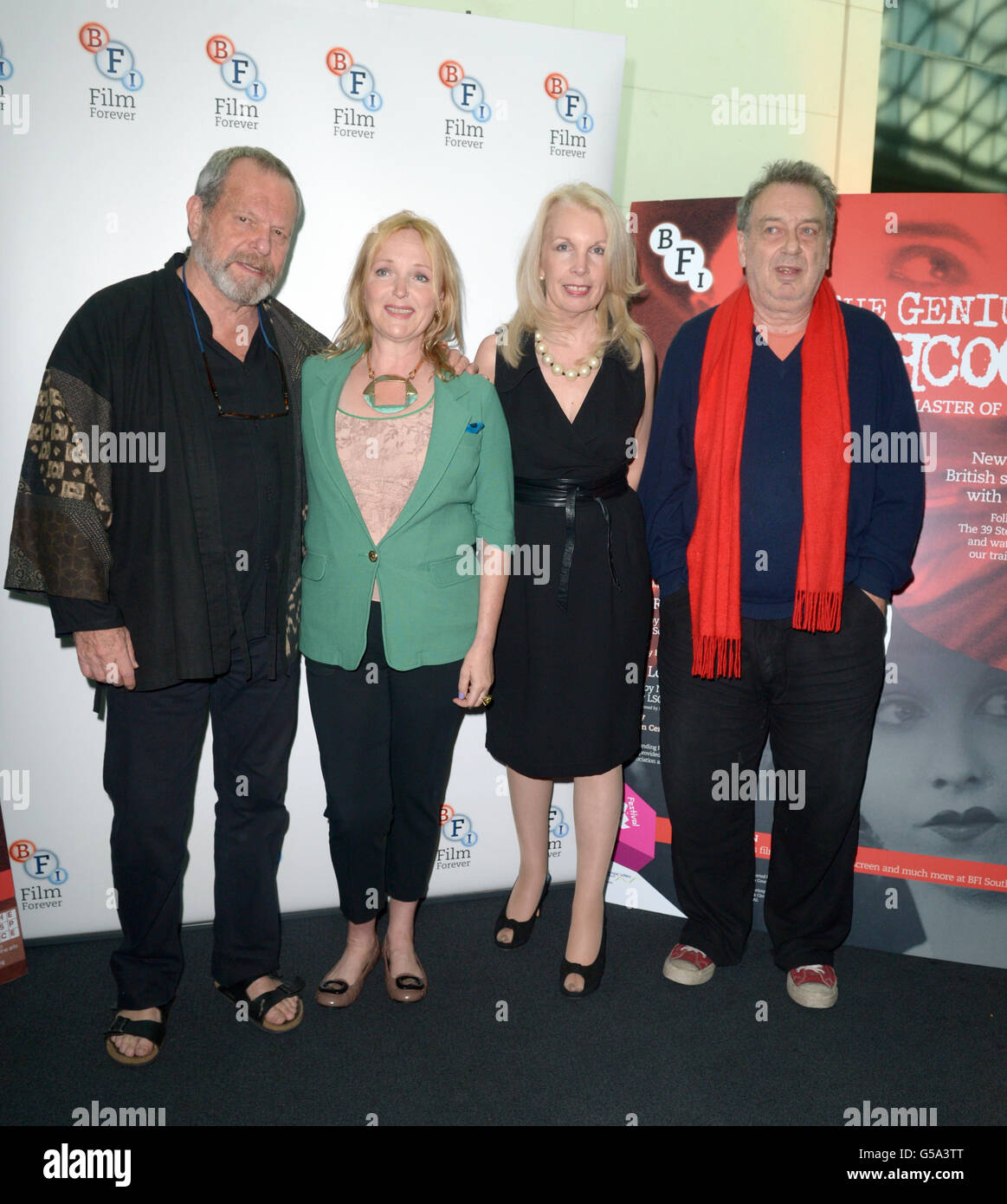 Terry Gilliam, Miranda Richardson, Amanda Nevill e Stephen Frears arrivano mentre la BFI presenta una versione recentemente restaurata del ricatto thriller di Hitchcock, mostrato nel piazzale del British Museum come parte del London 2012 Festival di Londra. Foto Stock