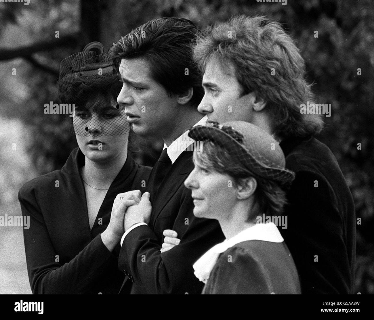 Azienda agrituristica Jeremy Bamber (centro a sinistra) con girlfirend Julie Mugford. Bambra aveva confidato a Julie prima che la sua famiglia fosse massacrata che stava tramando 'l'assassinio perfetto'. * Bamber fu poi condannato per cinque casi di omicidio alla Corte di Chelmsford Crown nell'ottobre 1986, ma il caso sarà riesaminato dalla Corte d'appello che è emersa. La commissione per la revisione dei casi penali ha affermato di aver deferito la condanna al tribunale d'appello dopo aver esaminato le prove contro Bamber. La sinistra è Julie Mugford al quale Bambre avrebbe confidato che stava tracciando il 'assassinio perfetto'. Foto Stock