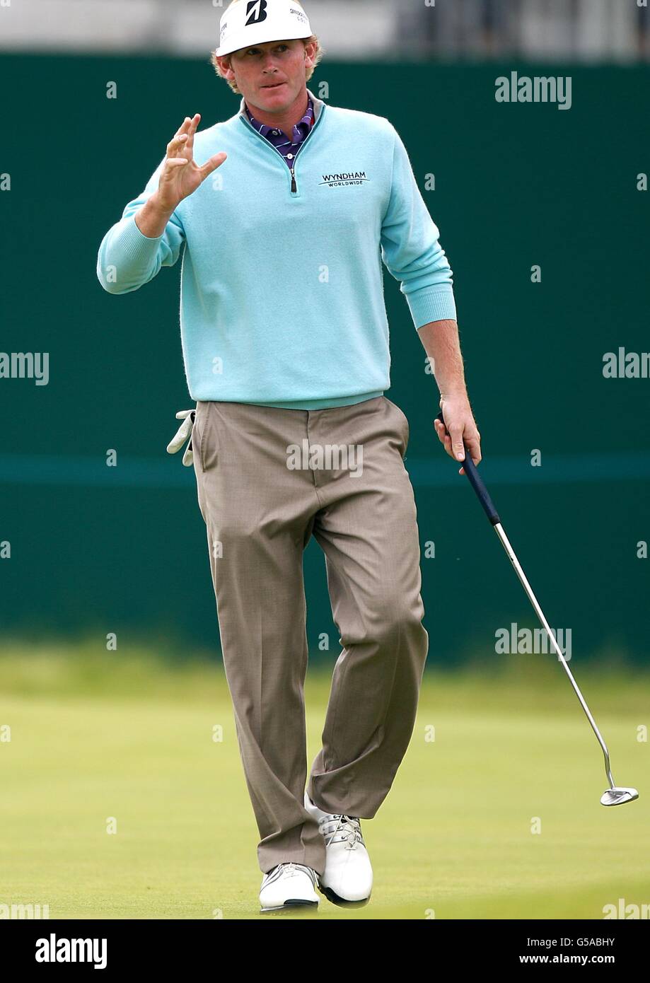 Golf - il Campionato Open 2012 - il secondo giorno - Royal Lytham & St. Annes Golf Club. Brandt Snedeker degli Stati Uniti celebra l'affondamento del suo putt sul diciottesimo verde Foto Stock
