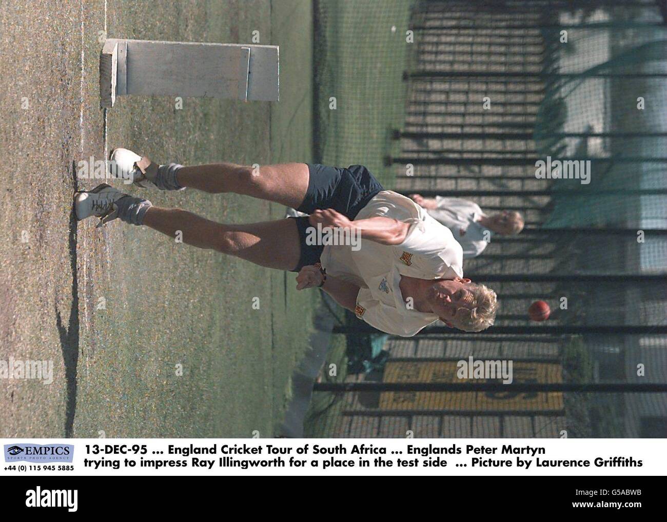 13-DEC-95 ... Inghilterra Cricket Tour del Sud Africa ... Englands Peter Martyn cercando di impressionare Ray Illingworth per un posto nella prova lato ... Foto di Laurence Griffiths Foto Stock