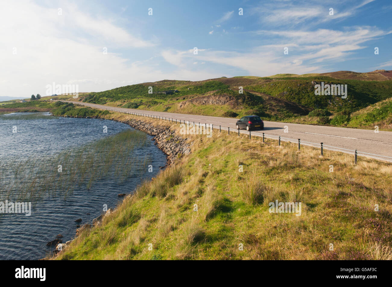 Strada panoramica vicino Bettyhill, nord Sutherland, Scozia - Questa strada è parte della costa Nord 500 Route. Foto Stock