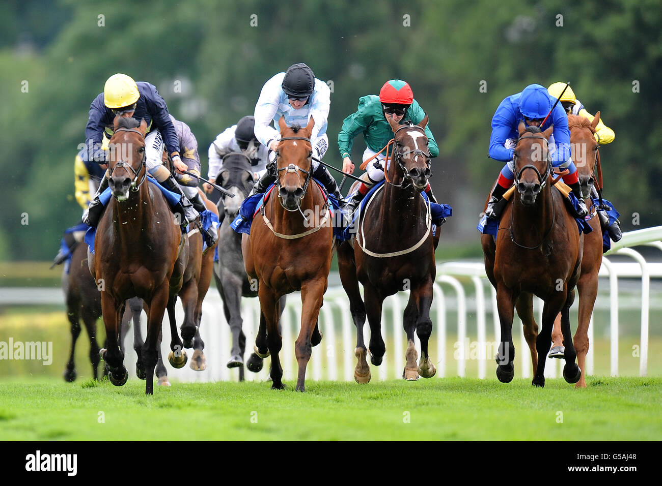 Corse ippiche - Coral Eclipse Summer Festival - Coral Eclipse Day - Sandown Park. Corridori e corridori durante il Coral Challenge Foto Stock