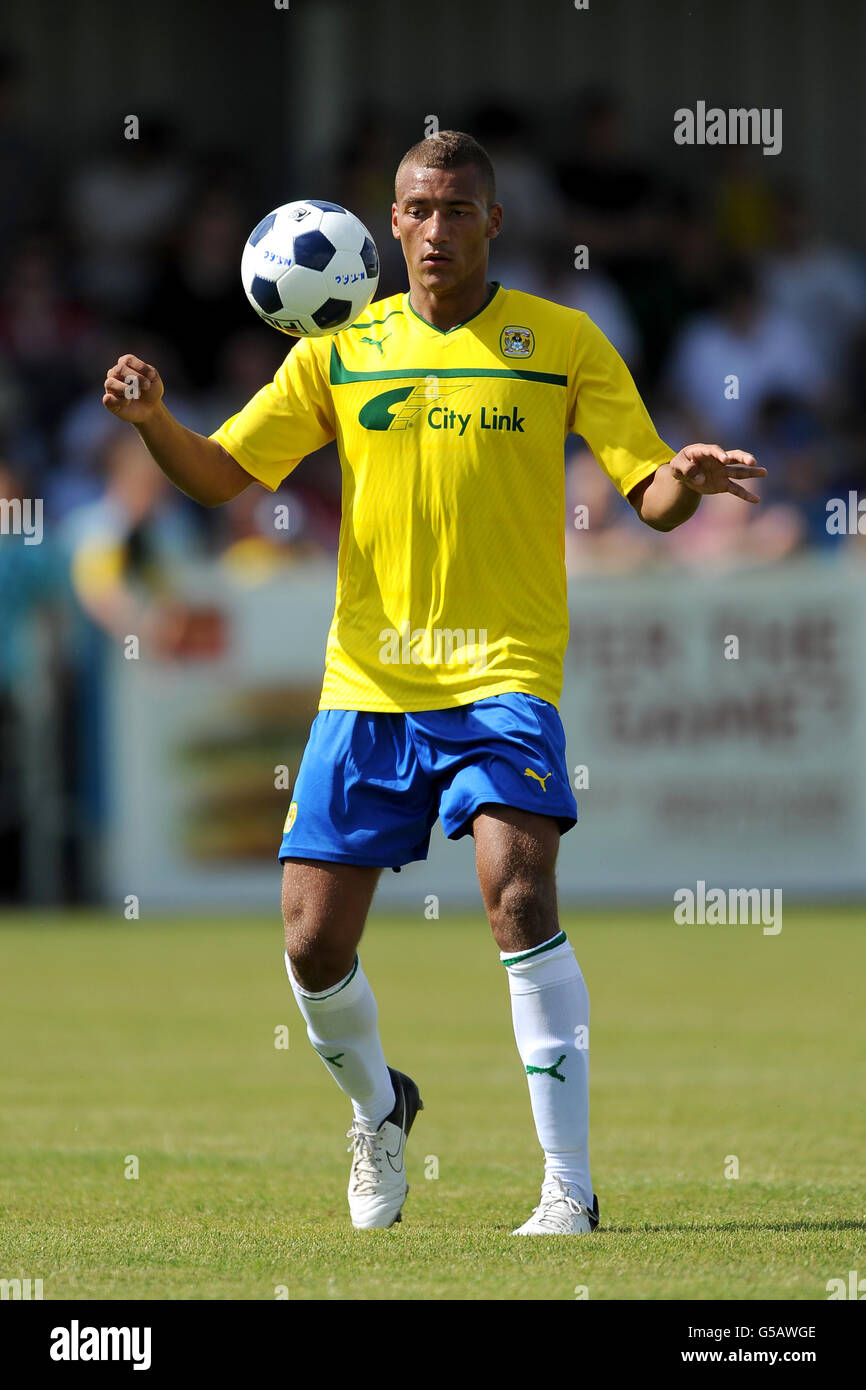 Calcio - Pre Season friendly - Nuneaton Town v Coventry City - Liberty Way Stadium. REECE Brown, Coventry City Foto Stock